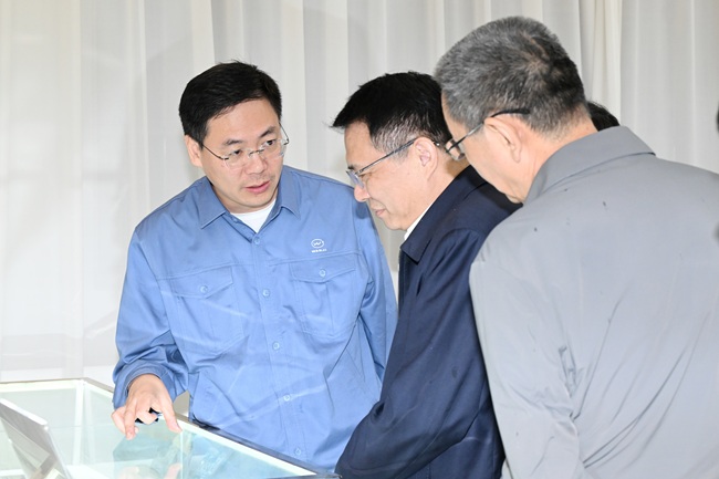 新疆生產(chǎn)建設(shè)兵團(tuán)黨委、副秘書(shū)長(zhǎng)、副團(tuán)長(zhǎng)毛知兵一行到萬(wàn)基控股集團(tuán)調(diào)研