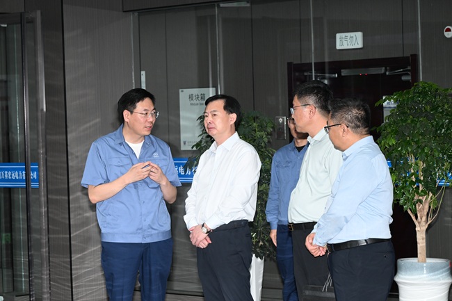 洛陽(yáng)市發(fā)改委黨組書(shū)記、主任關(guān)宇飛一行到萬(wàn)基控股集團(tuán)調(diào)研